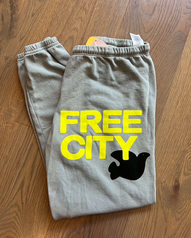 FREECITY Large Sweatpant in Silver Rock